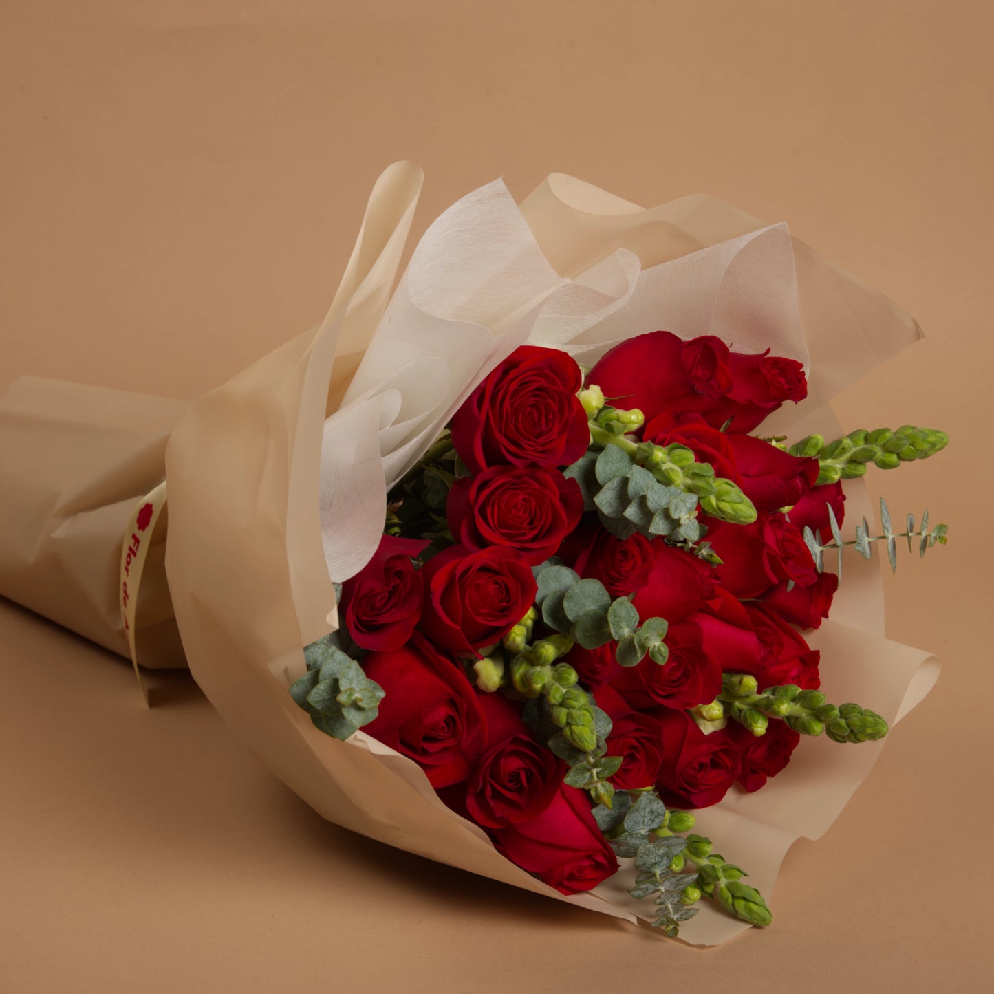 Ramo de 24 Rosas con Follajes